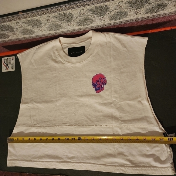 Spirit Jersey Sleeveless Crop Graphic Tee "Concrete Jungle NYC" Size L NWT - Picture 6 of 11